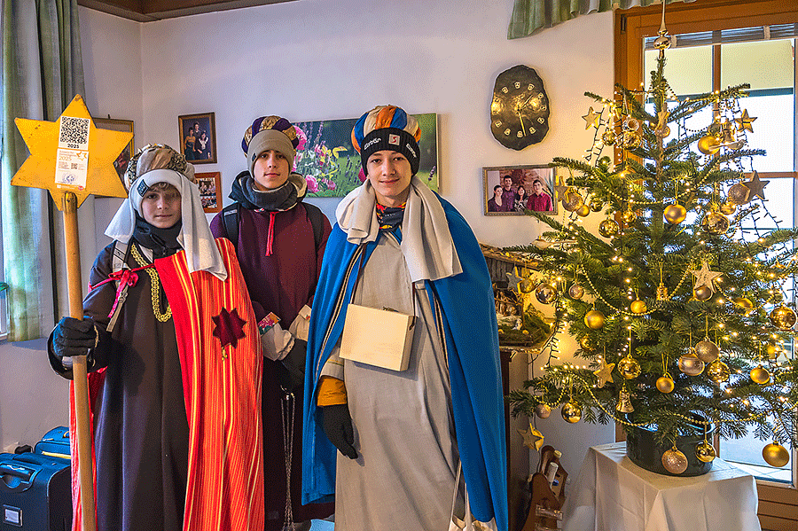 2025 - Pfarre Katzelsdorf Sternsinger besuchen uns - Foto Josef Strassner © 2025